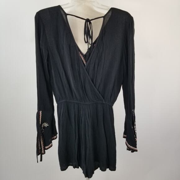 Band of Gypsies Black Pink Embroidered Floral Boho Tie Neck Romper NEW Size S - Picture 2 of 5